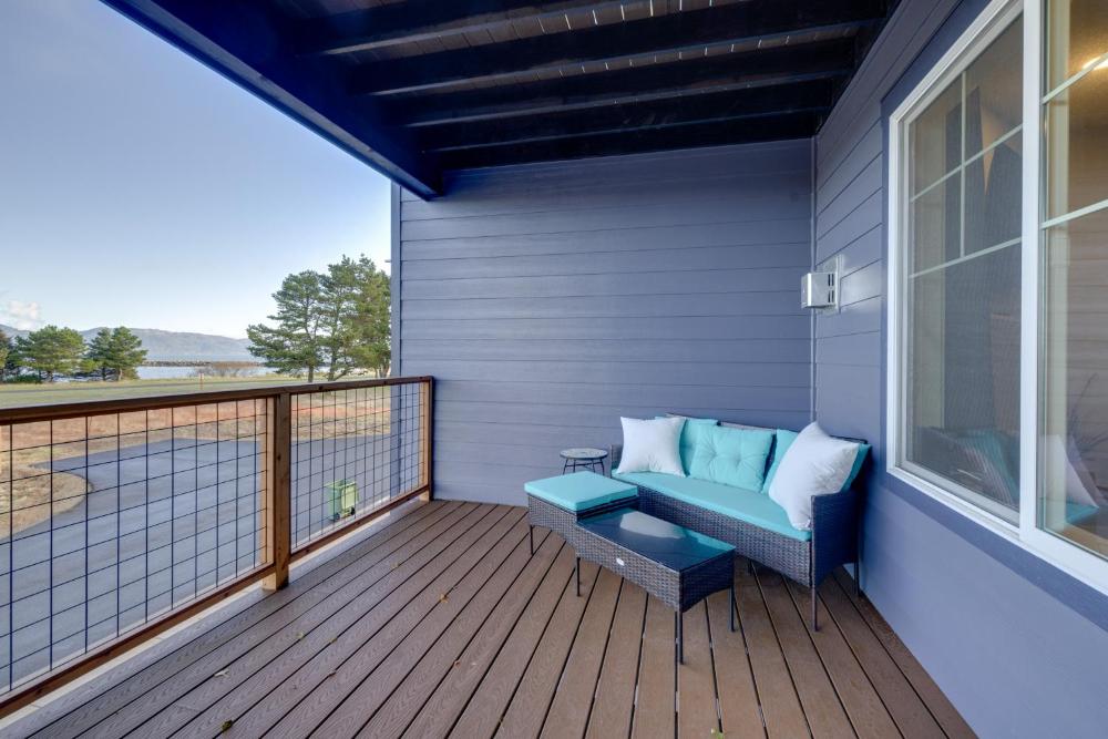 Balconies with Scenic River Views Hammond Townhome!